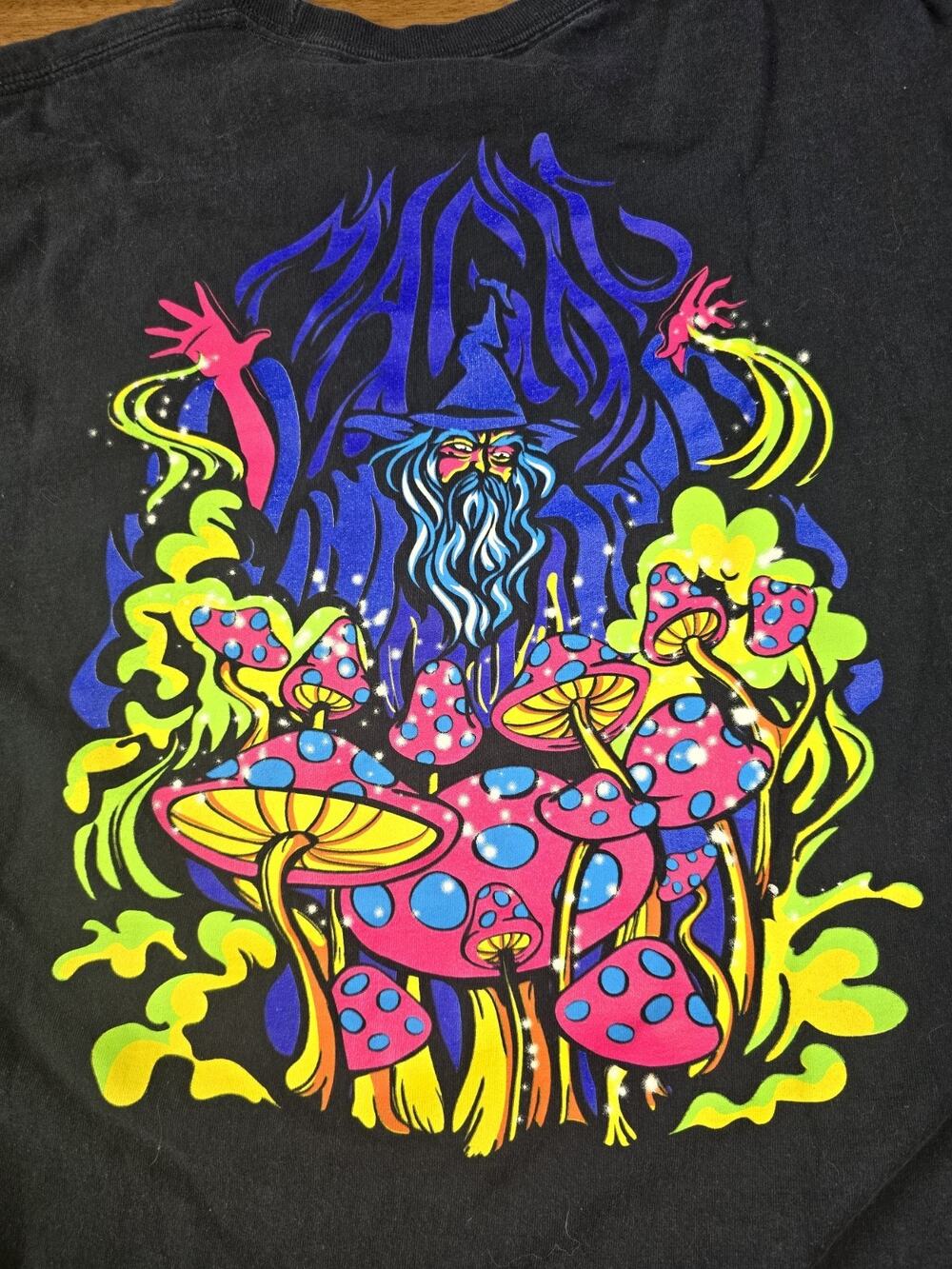 A-Lab Men T-Shirt Medium Black Graphic Magic Mushrooms Long Sleeve Crew Neck